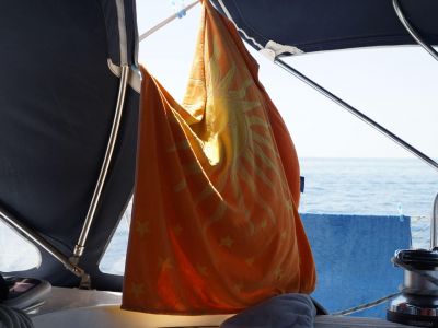 kindgerechter sommerurlaub segelboot in griechenland