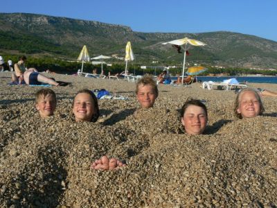 sommerurlaub mit kindern kroatien strand in bol