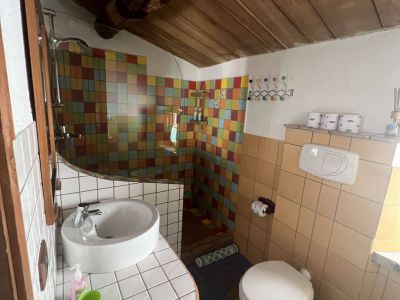 individuelles badezimmer mit charm in einem ferienhaus